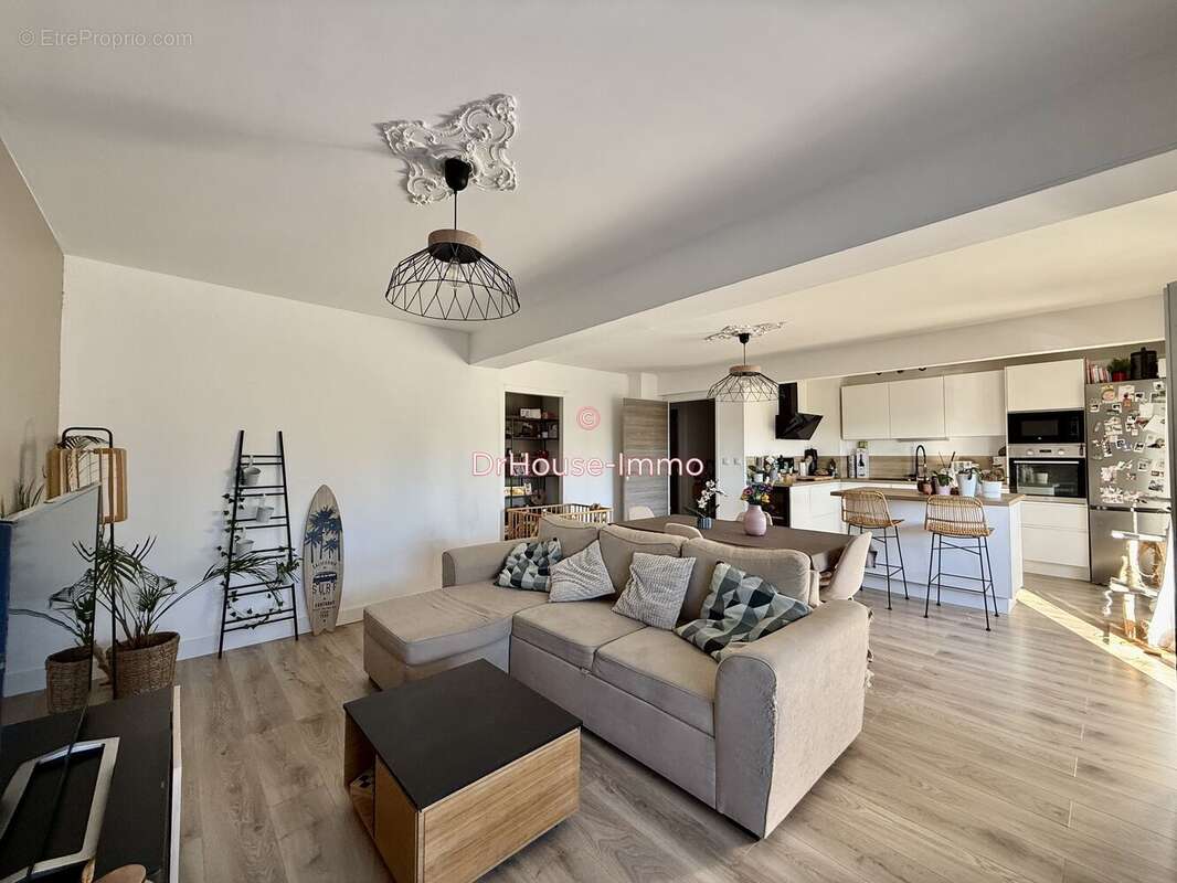 Appartement à SAINT-LAURENT-DU-VAR