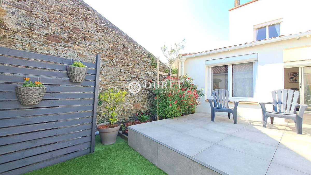 Maison à NIEUL-LE-DOLENT