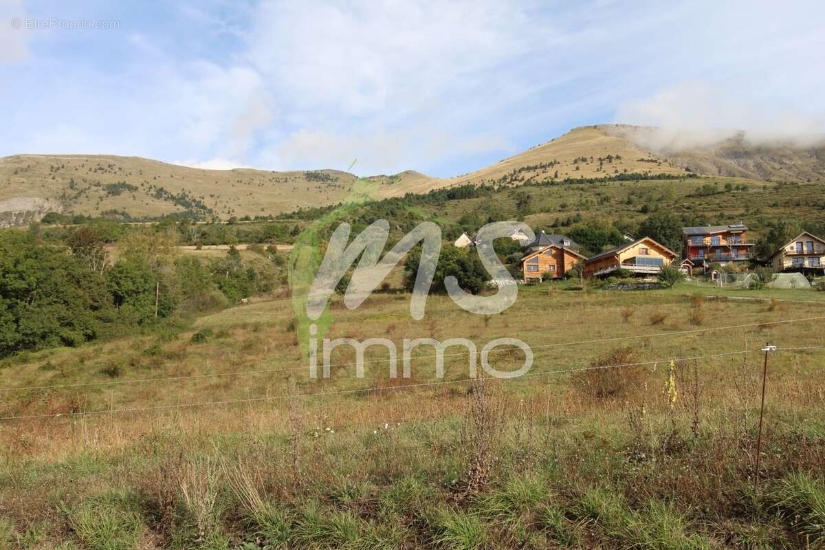 Terrain à LA ROCHE-DES-ARNAUDS