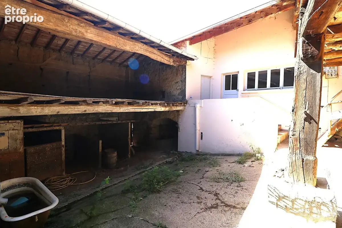 Corps de ferme sur 20 000 m² de terrain - photo 3