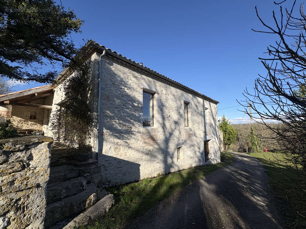 Maison à MONTAIGU-DE-QUERCY