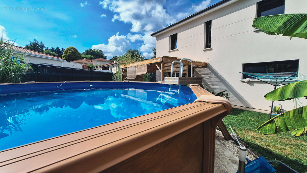 Maison à CHANAT-LA-MOUTEYRE