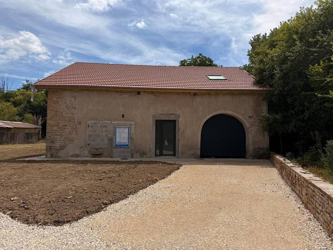 Photo 1 - Maison à MONTARLOT-LES-RIOZ