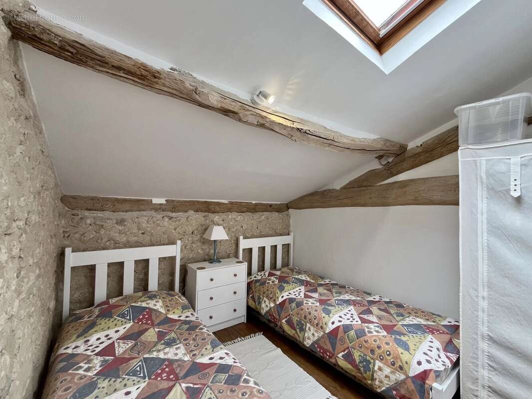 Propriété en pierre en excellent état, à proximité des commerces - photo 10