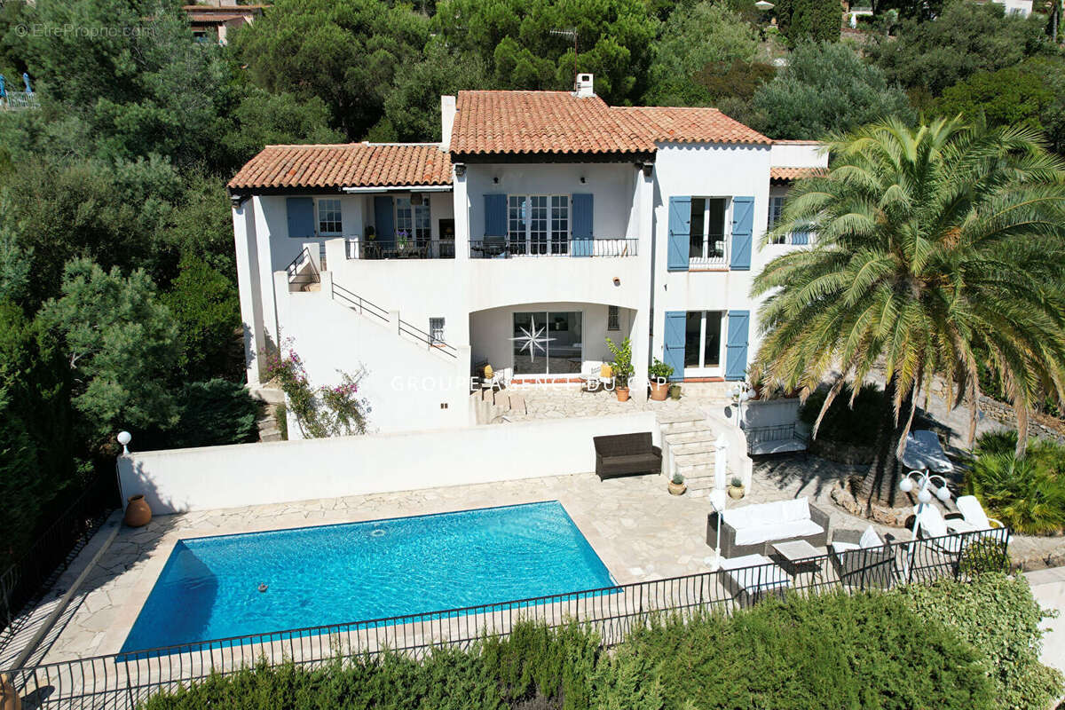 Maison à LES ISSAMBRES