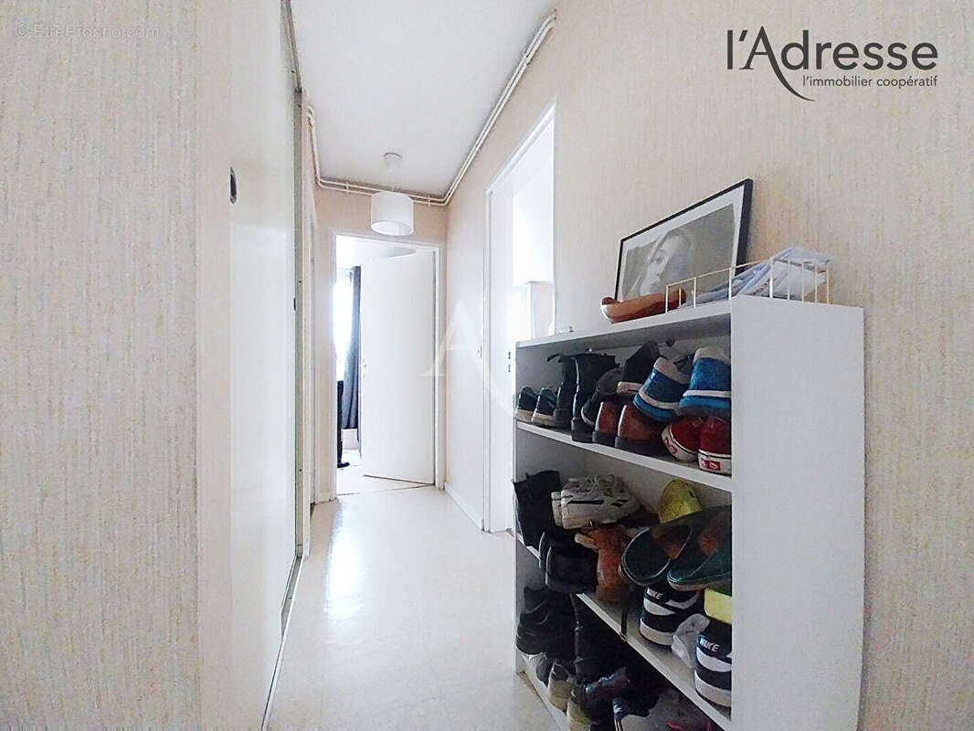 Appartement Suresnes - Vendu loué -  2 pièces 44m2 -Terrasse -18m²  Cave - parking - photo 6