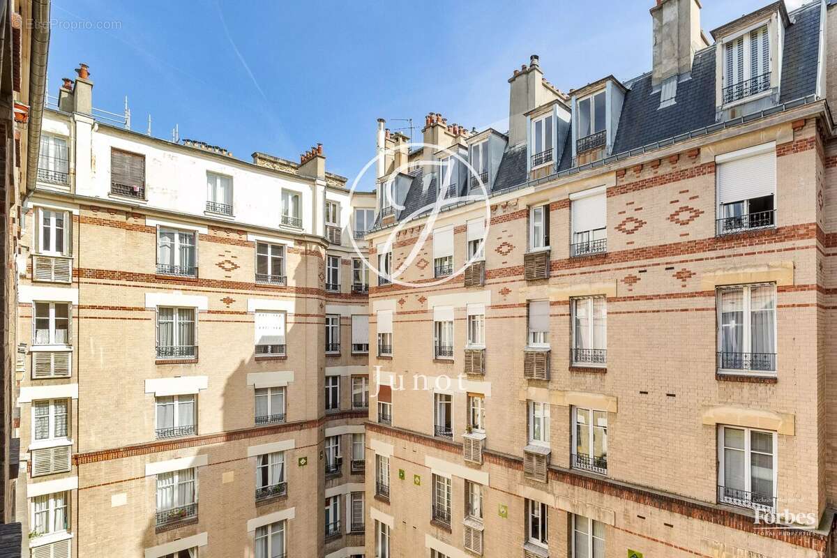 Appartement à PARIS-14E