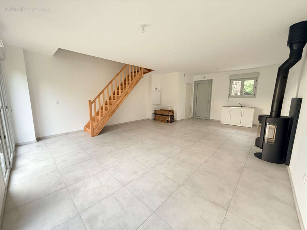 Maison à OINVILLE-SUR-MONTCIENT