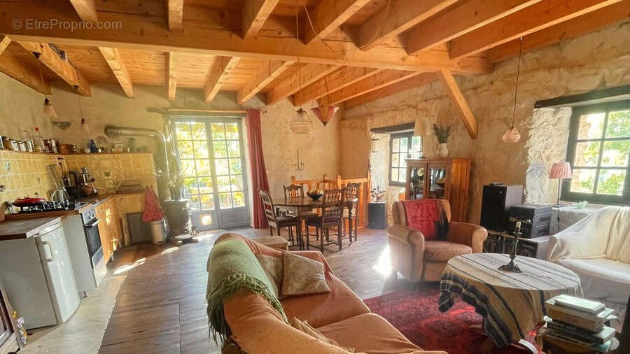 Maison à SAINT-JULIEN-LABROUSSE