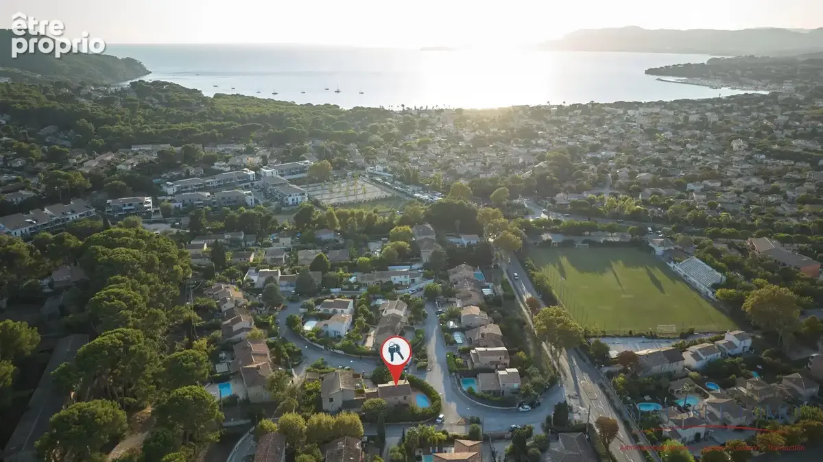 Photo Maison à Saint-Cyr-Sur-Mer au prix de 715 000€