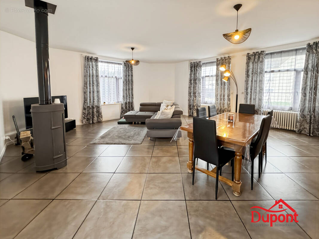 Maison à JOUY-LE-CHATEL