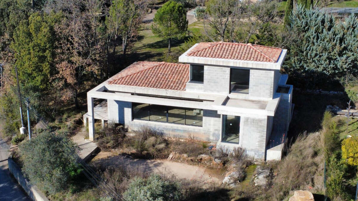 Maison à POURRIERES