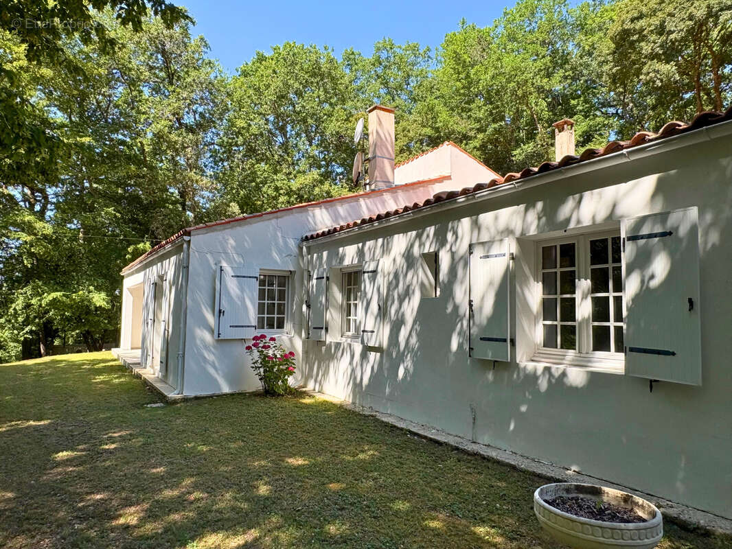 MAISON de plain-pied au coeur des bois avec 4 chambres, garage et dépendances aux portes de COGNAC - photo 16