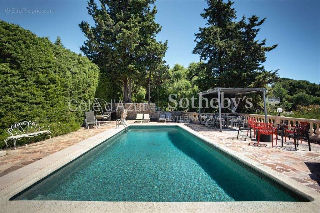 Cannes Croix des Gardes villa avec échappée mer, piscine et terrain plat - photo 3