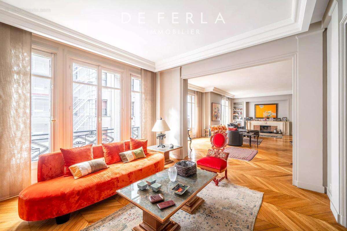 Appartement à PARIS-16E