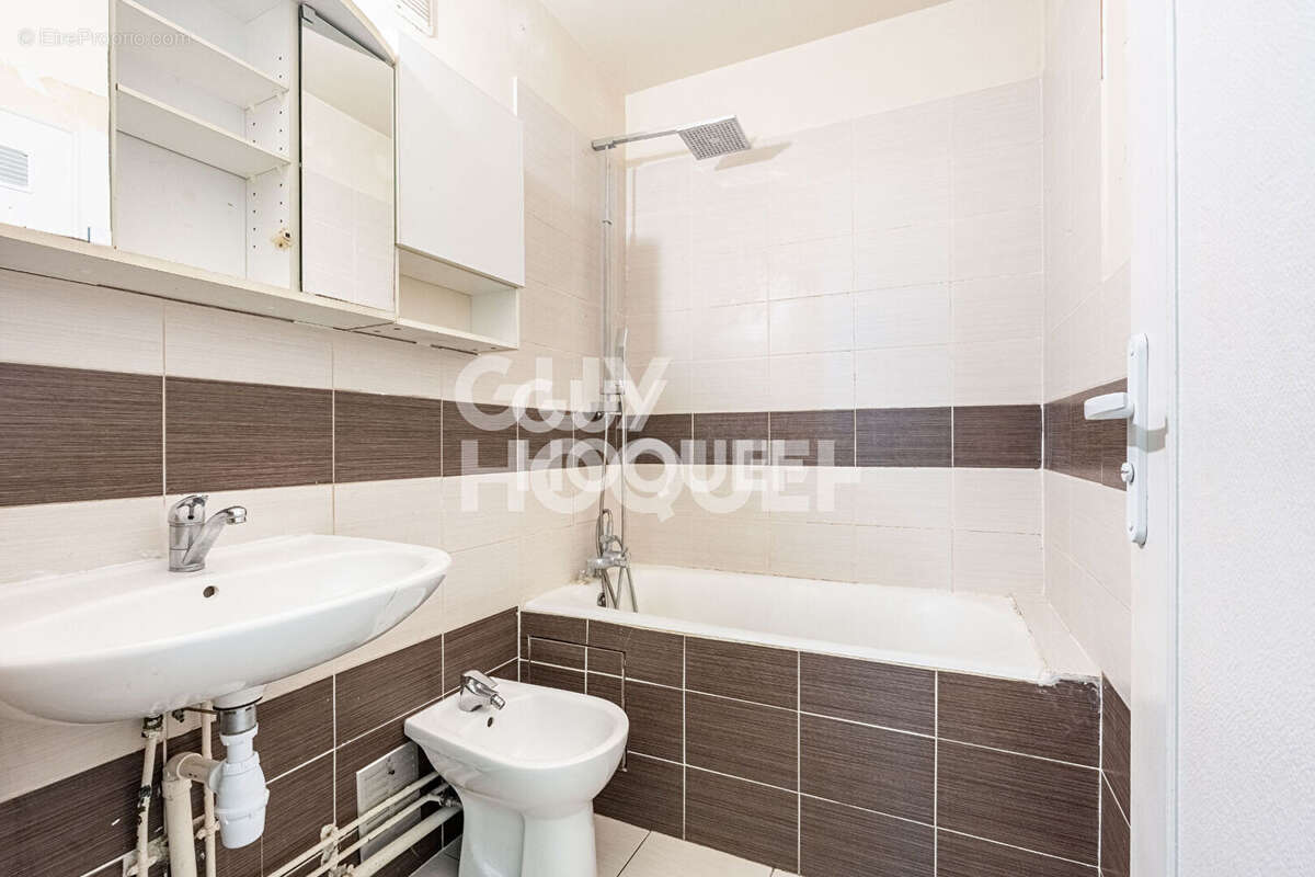 Appartement à COURBEVOIE