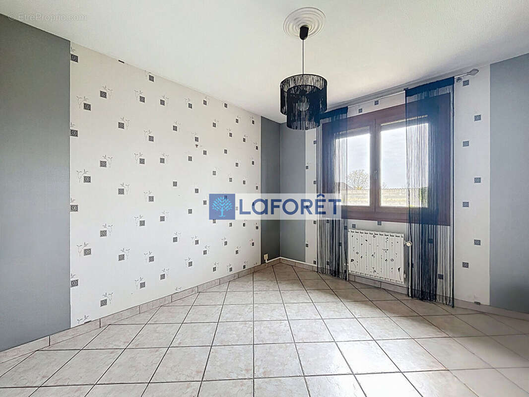 Maison à SAPIGNICOURT