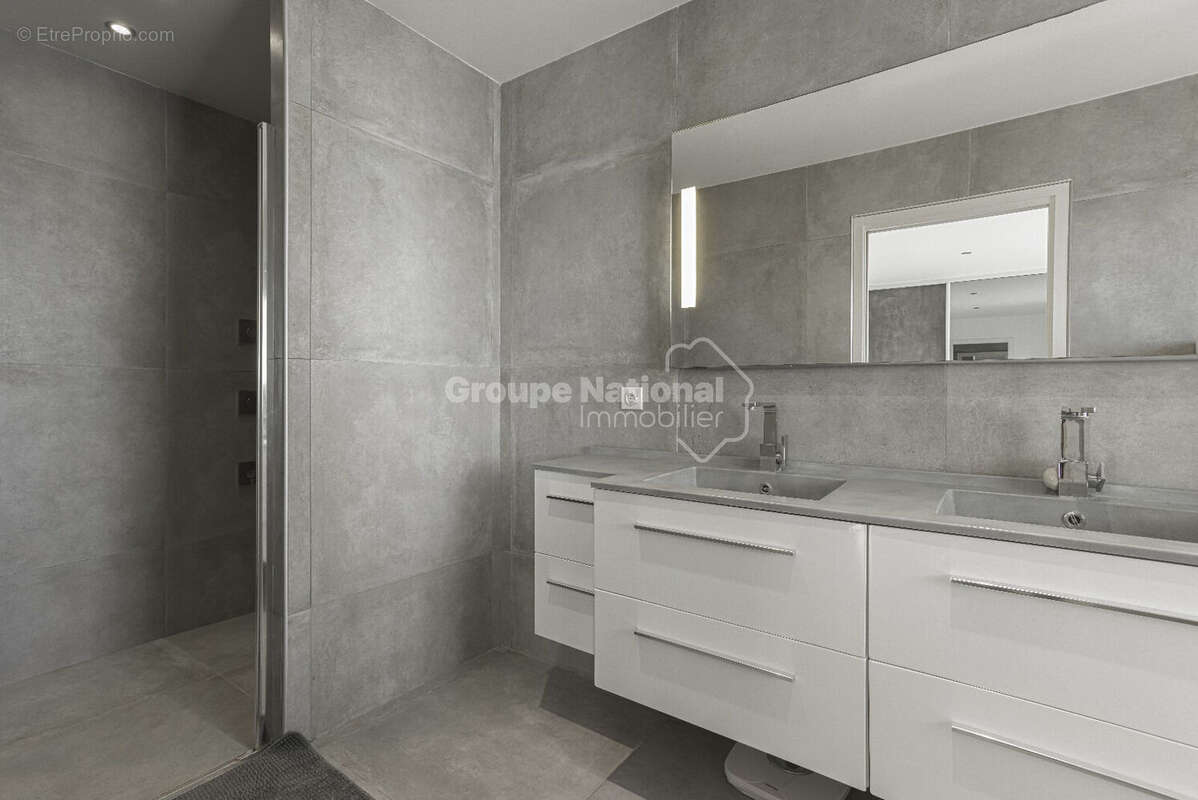 Maison à MANDELIEU-LA-NAPOULE