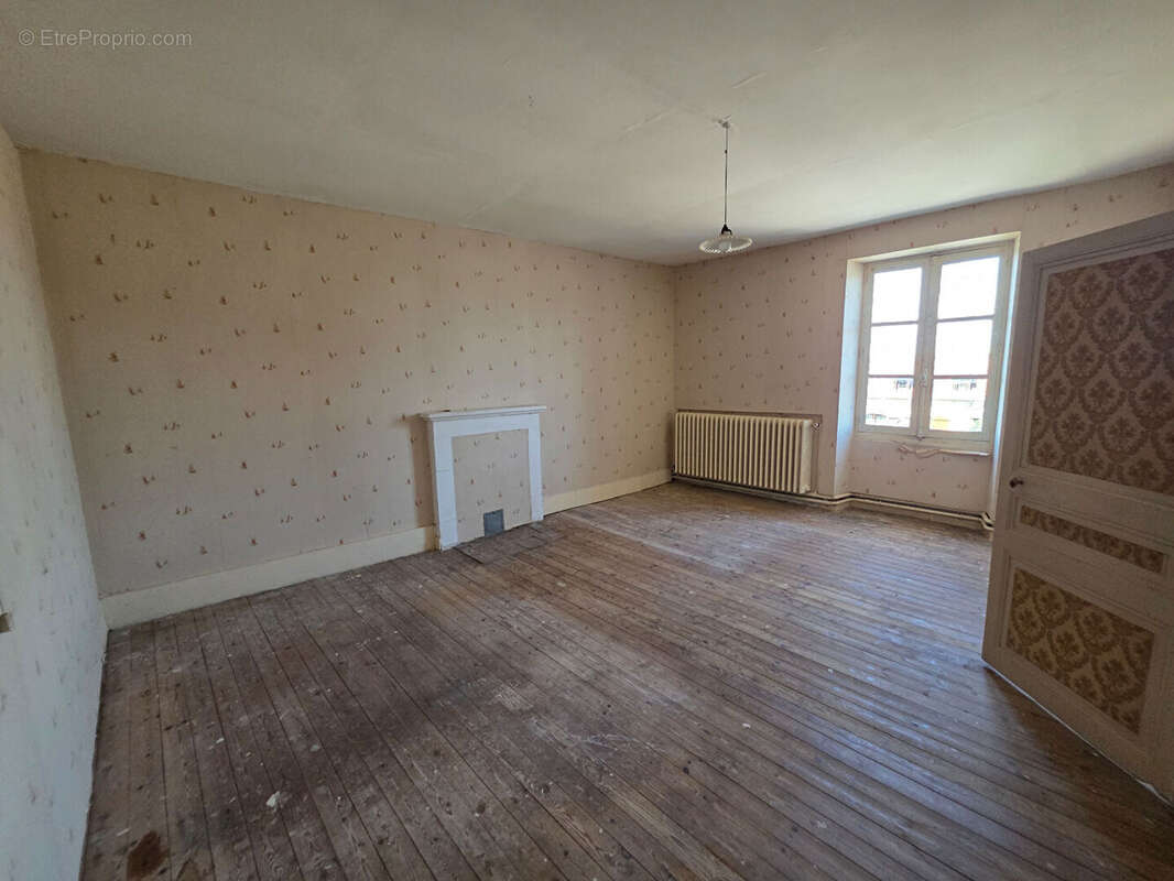 Maison à NEONS-SUR-CREUSE