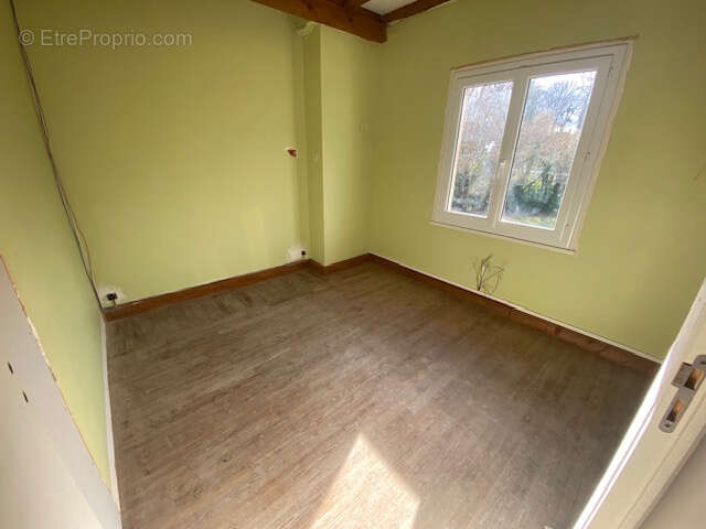 Charmante maison en cours de rénovation sur 1750 M2 de terrain avec remises - photo 13