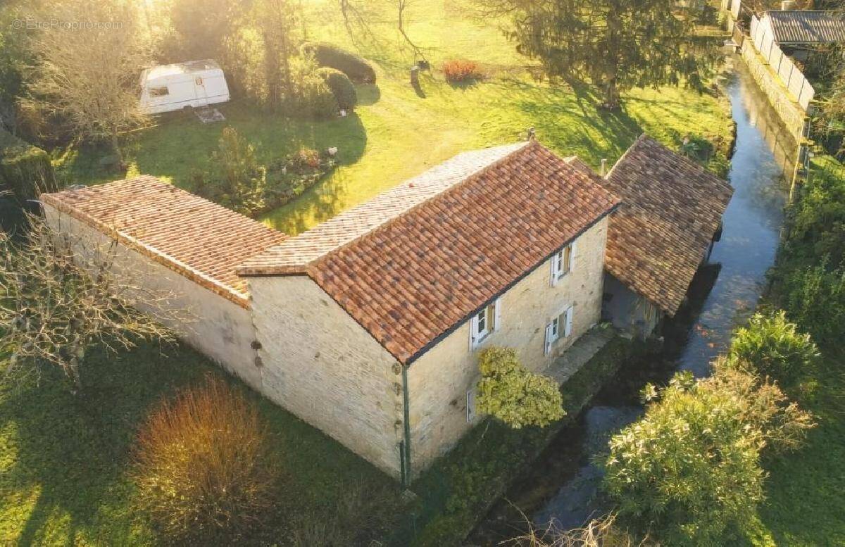 Maison à RUFFEC