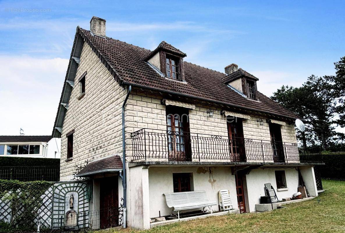 Maison à HOUDAN