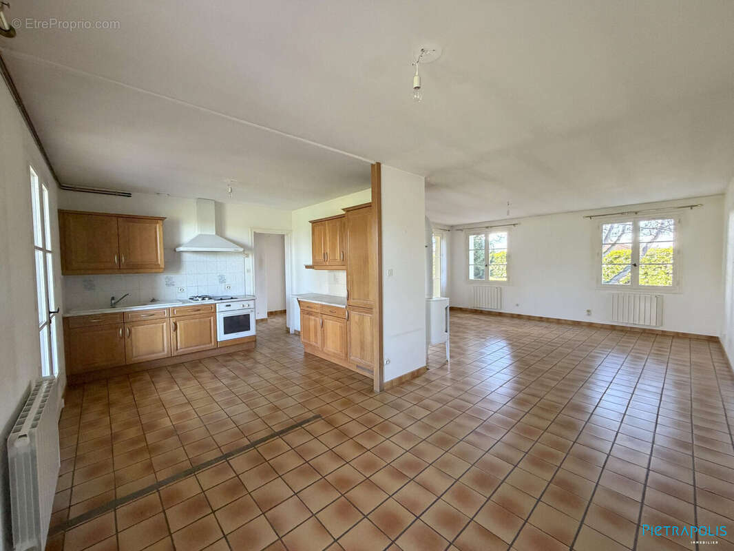 Maison 192 m² à La Genete  - photo 6