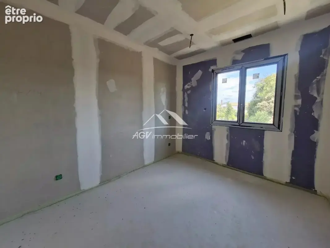 A Saint-Julien-Les-Rosiers, maison neuve d'environ 103 m² avec piscine - photo 10