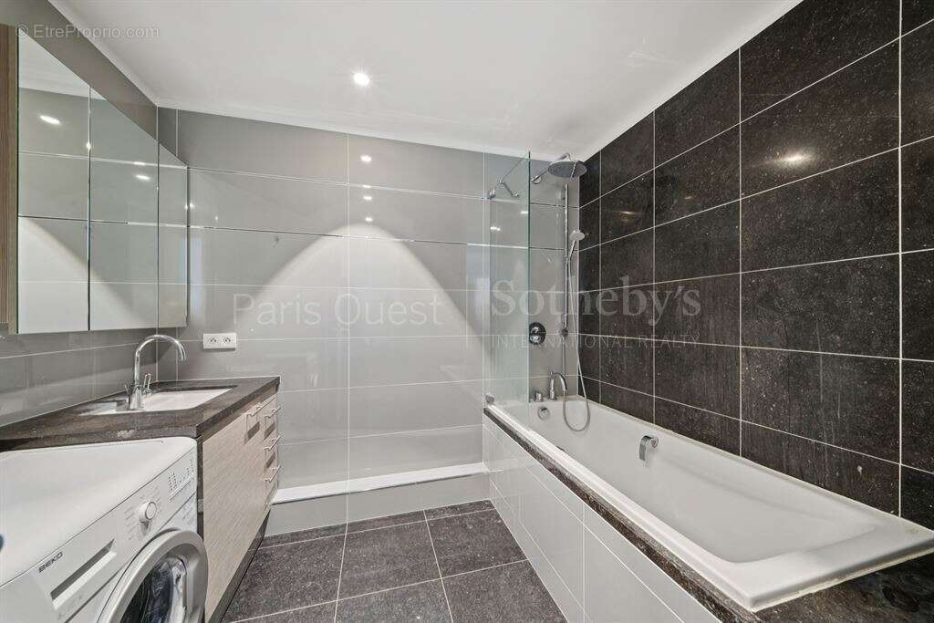 Appartement à PARIS-7E