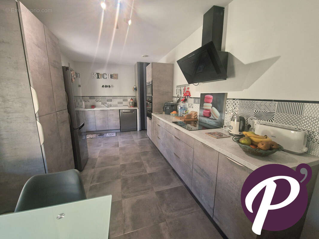 Maison à COUZE-ET-SAINT-FRONT