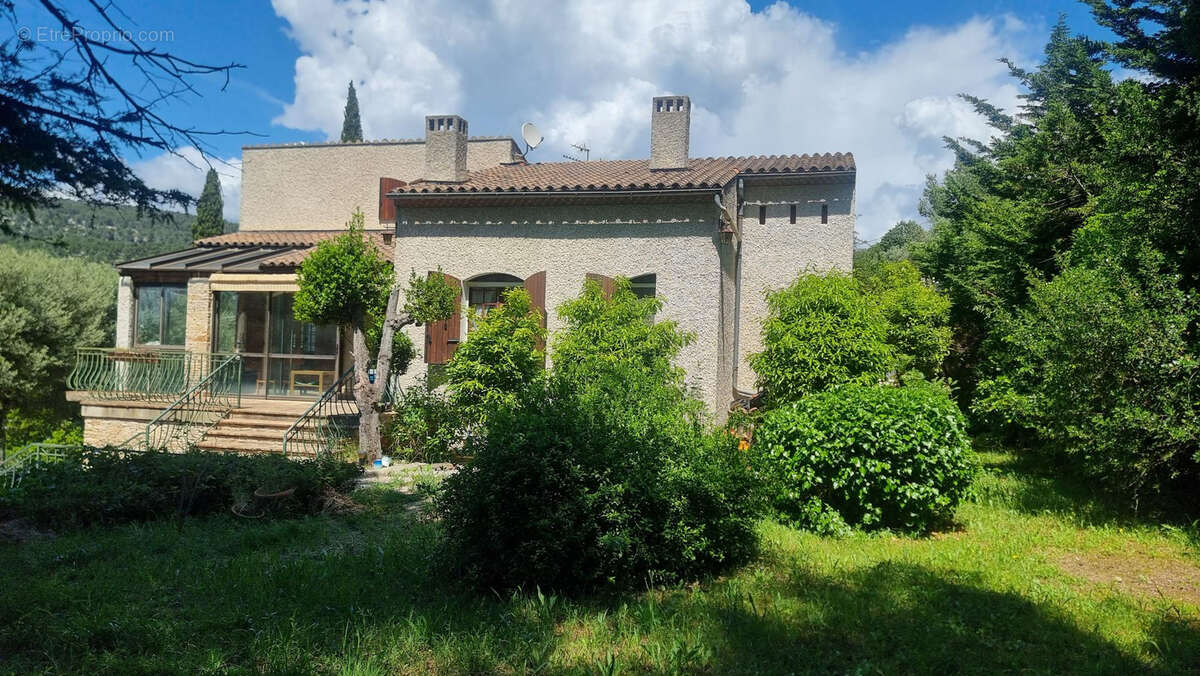 Maison à CEYRESTE