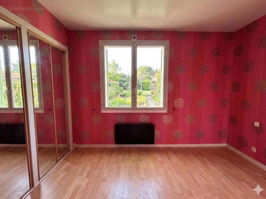 Découvrez le charme et les volumes d'une maison d'architecte - 300 m2 - 4 chambres   à pugnac dans un parc arboré pour savourer  - photo 13