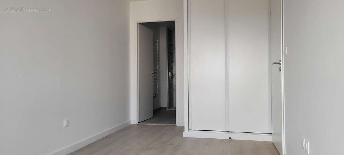 Appartement 4 pièces dernier étage quartier Barrière de Paris - photo 3