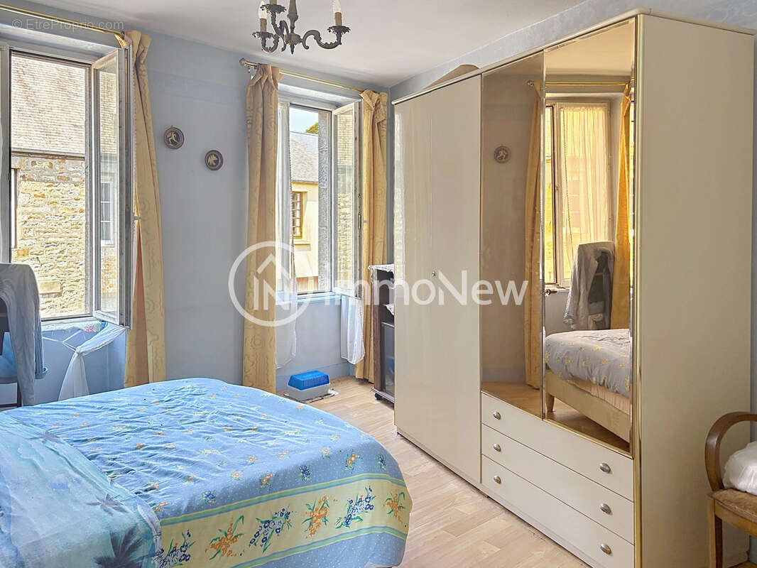 Maison mitoyenne a renover 100 m2 sur terrain 600 m2 environ en plein bourg - photo 12