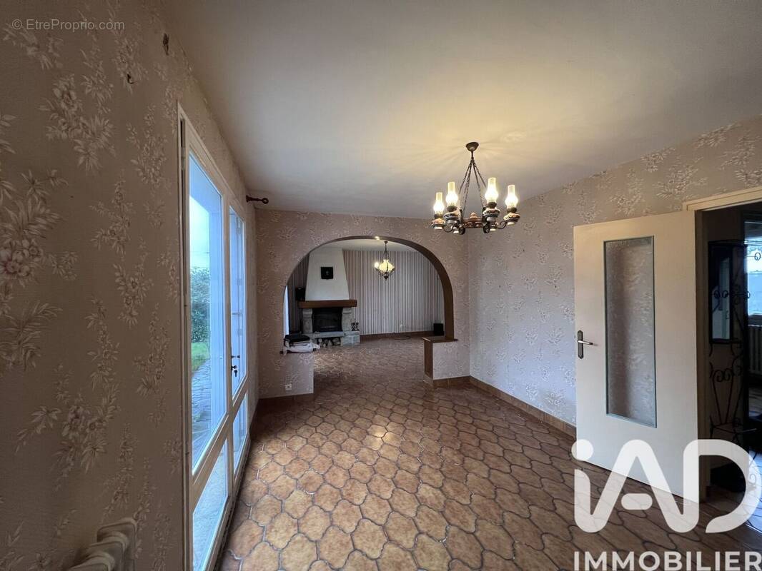 Photo 1 - Maison à SAINT-MARTIN-DES-CHAMPS