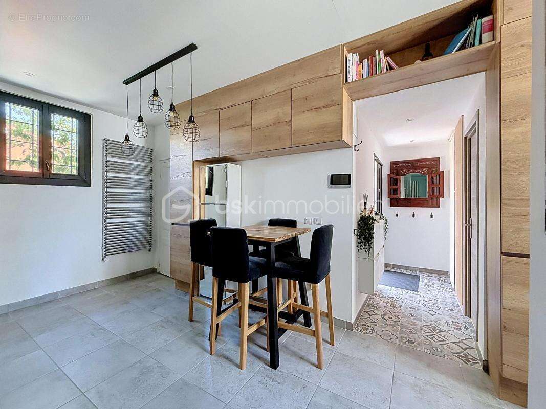 Charmante maison familiale avec 2 chambres, bureau et jardin de 497 m² - photo 6