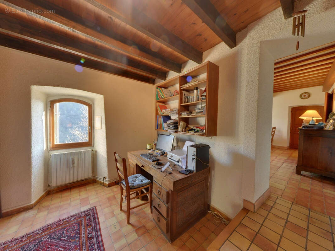 Maison à SAINT-SAUVEUR-DE-MONTAGUT