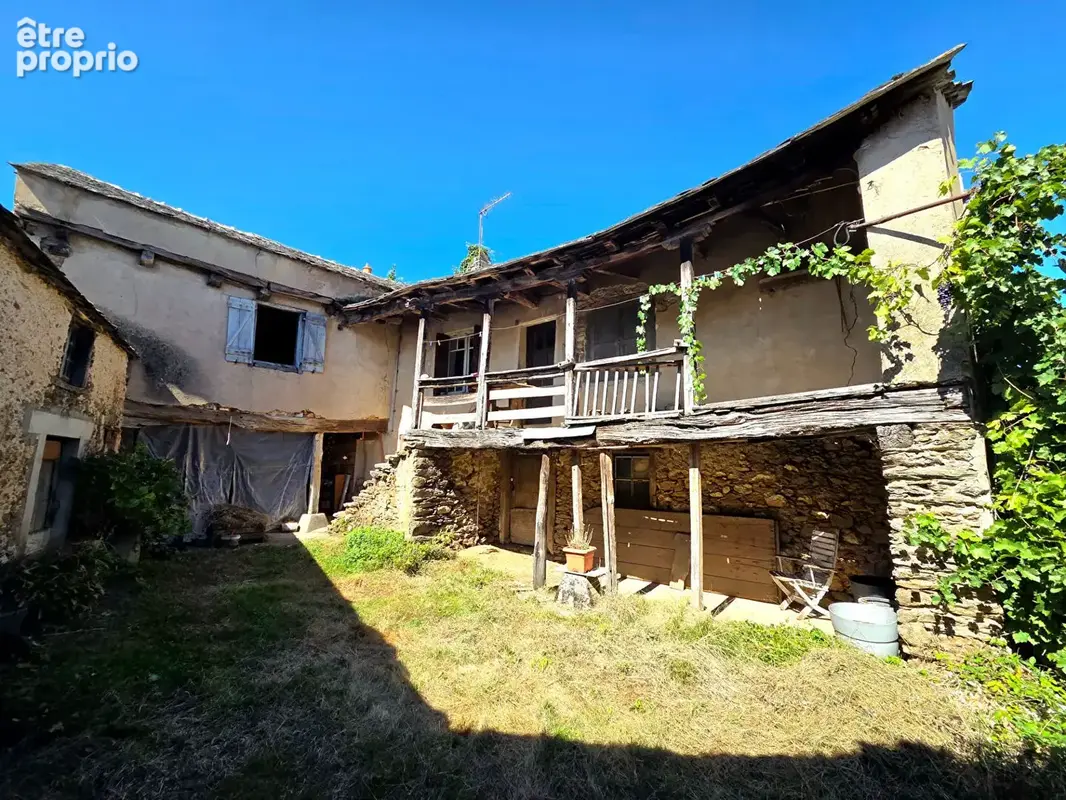 Maison de caractère en pierres dans un hameau calme - photo 1