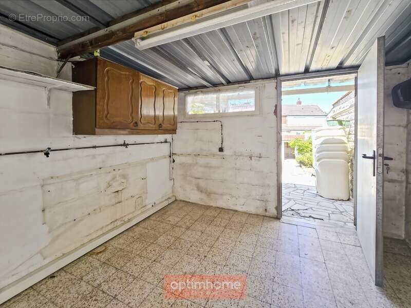 Maison 98 m² 3 chambres veranda cave complete grand garage - photo 23