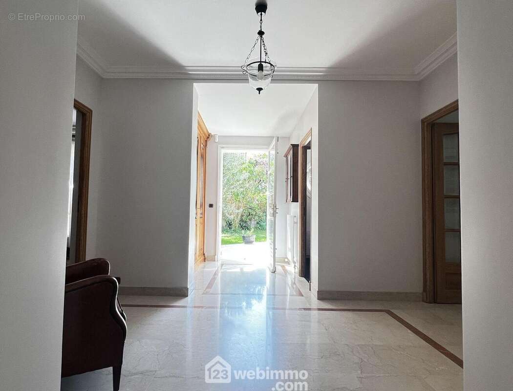 Maison 190 m² à Thiais  - photo 21