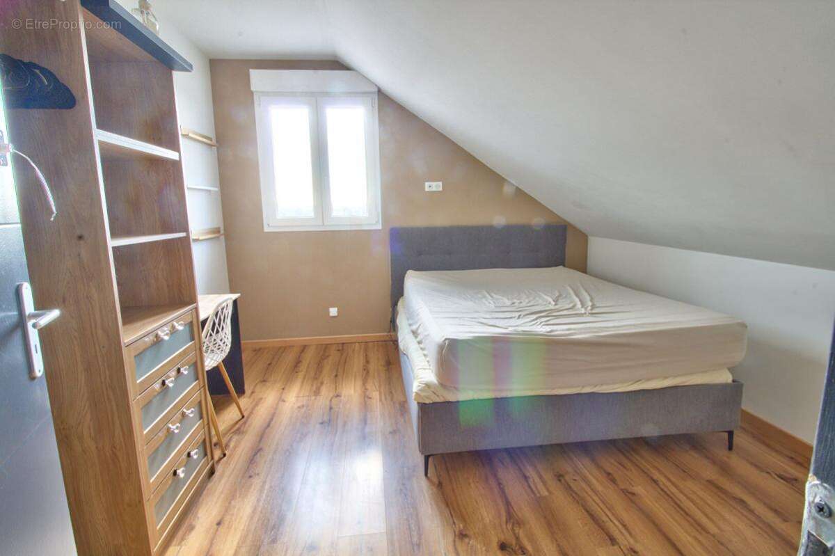 Maison à COMMENAILLES