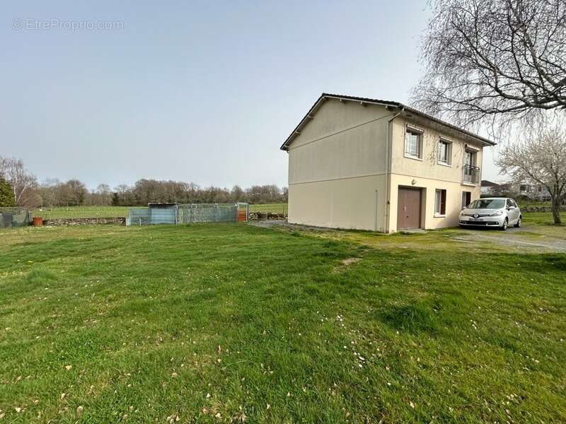 Maison à CHATEAUPONSAC