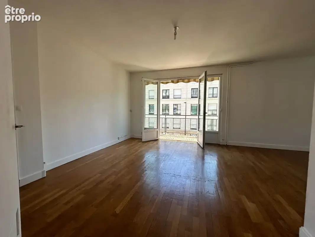 Appartement t3 avec balcon et parking collectif - proche square saint roch - photo 2