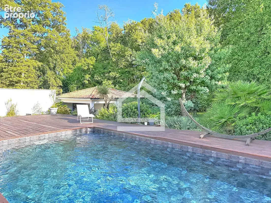 Maison contemporaine de 198 m2, 5 chambres, piscine et double garage - photo 2