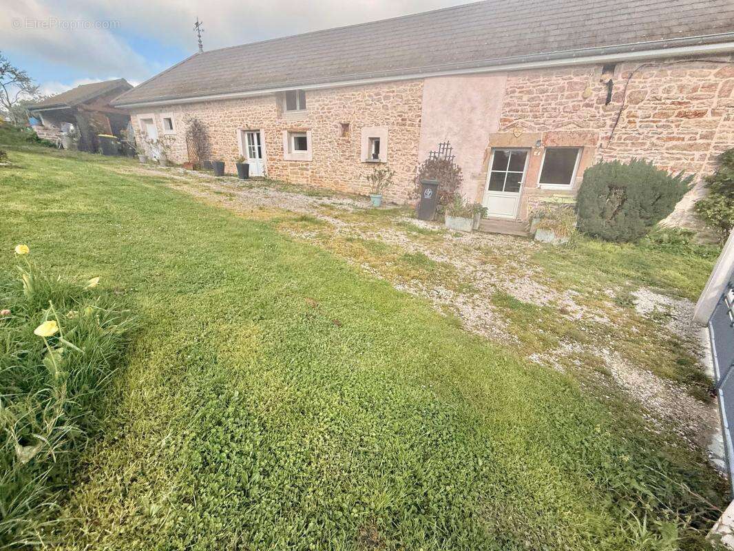 Maison à FLAGEY-LES-AUXONNE