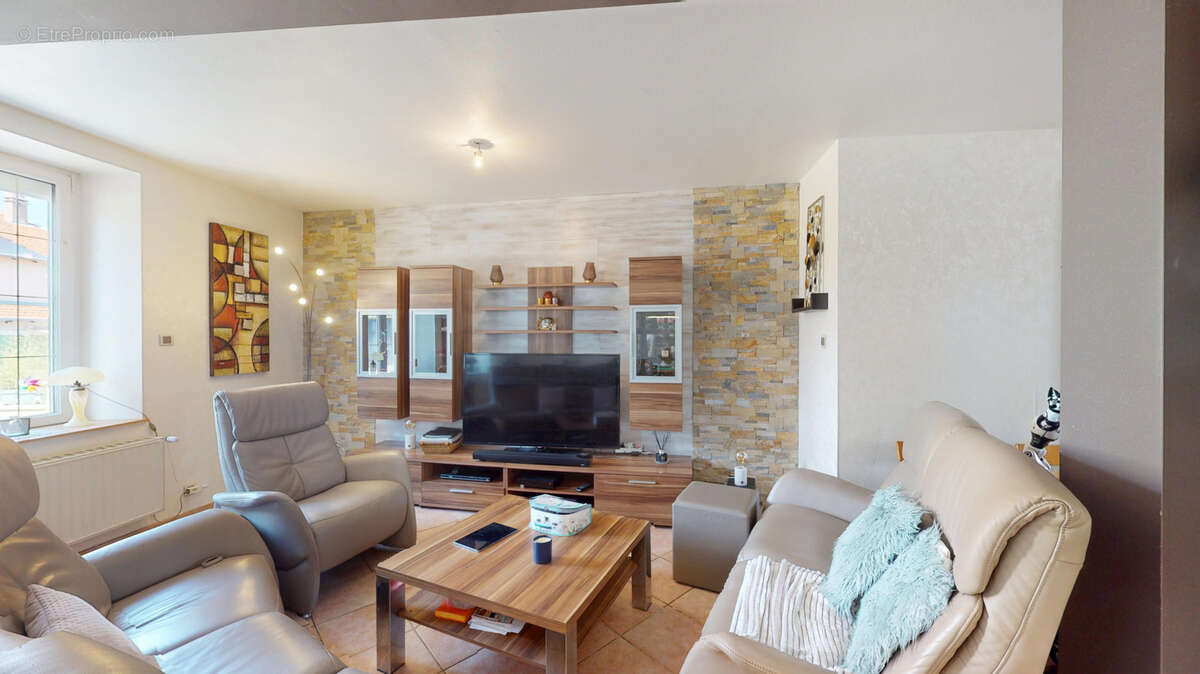 Maison T9 de 291 m2 avec piscine, garage et grand terrain - photo 3