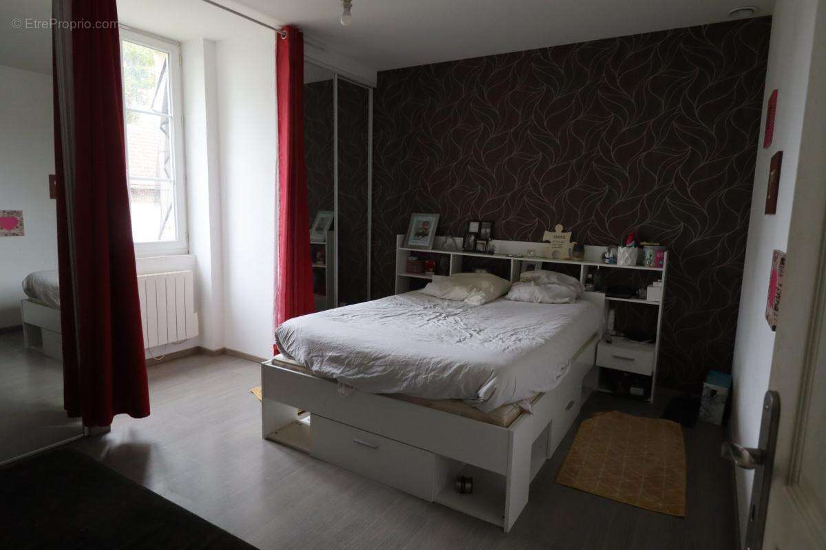 Charmante maison de caractère sur plus de 7000 m2 de terrain - photo 10