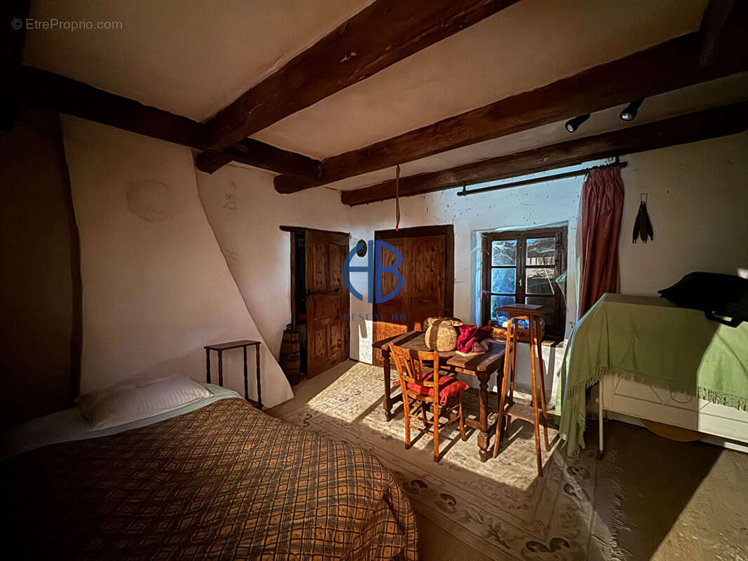 Maison à MONTAGNIEU