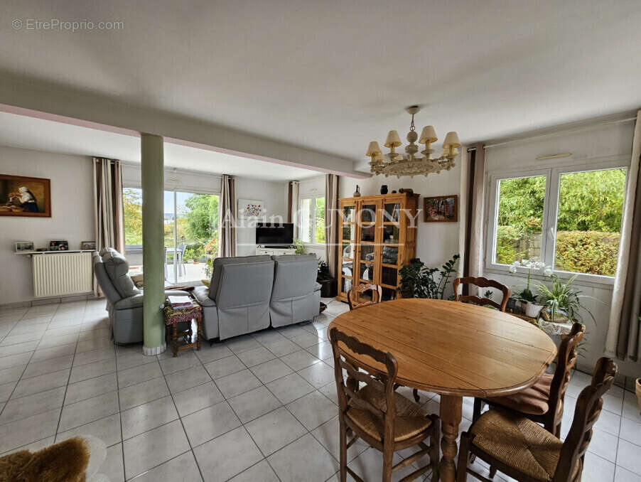 Maison à PONT-L&#039;EVEQUE