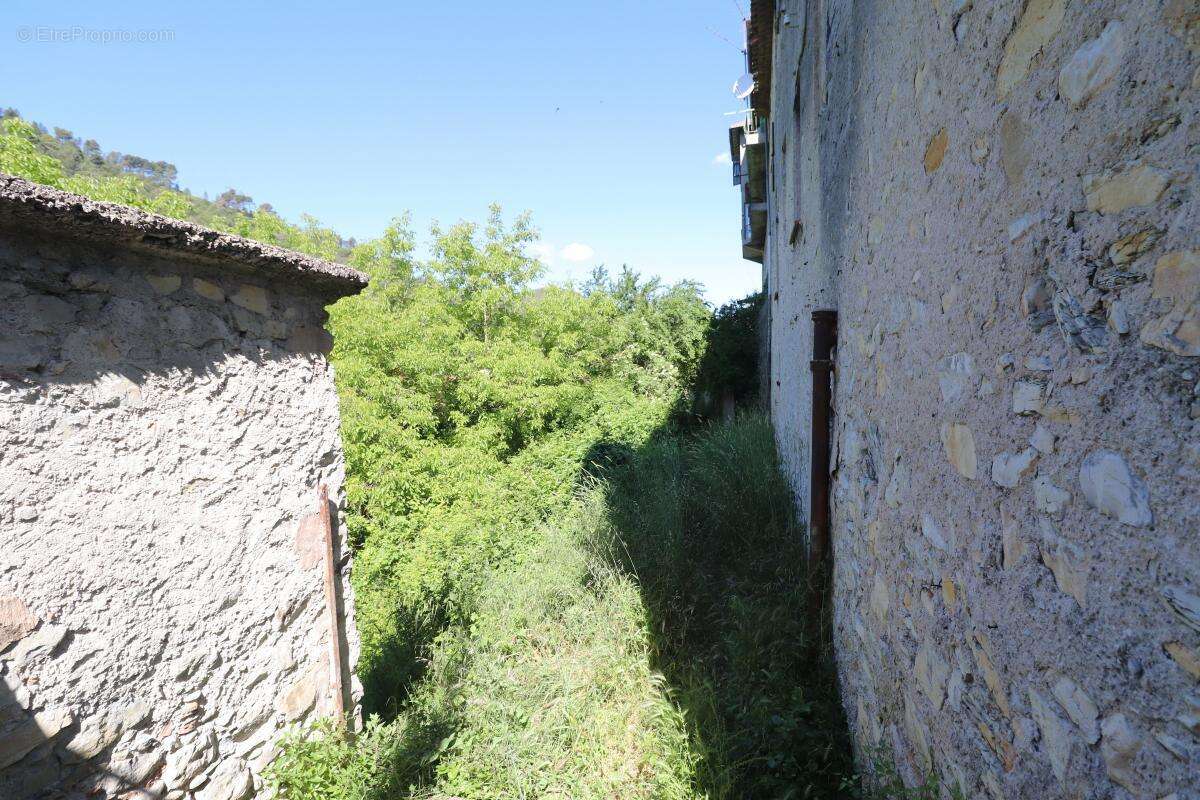 Terrain à L'ESCARENE